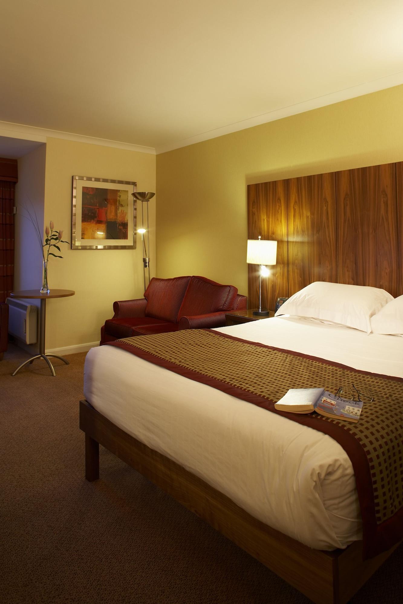 Delta Hotels By Marriott Milton Keynes Exterior photo
