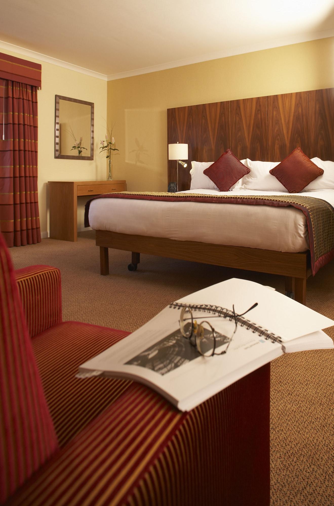 Delta Hotels By Marriott Milton Keynes Exterior photo