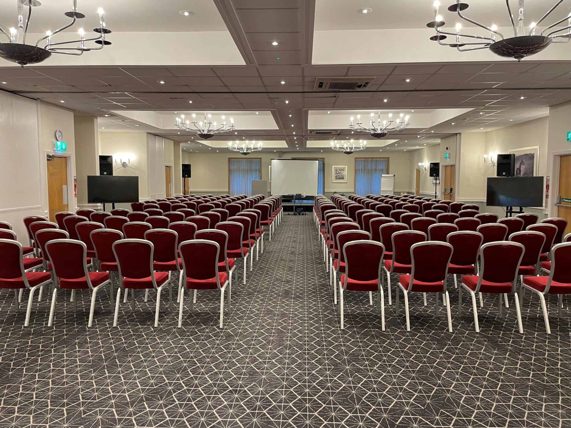 Delta Hotels By Marriott Milton Keynes Exterior photo