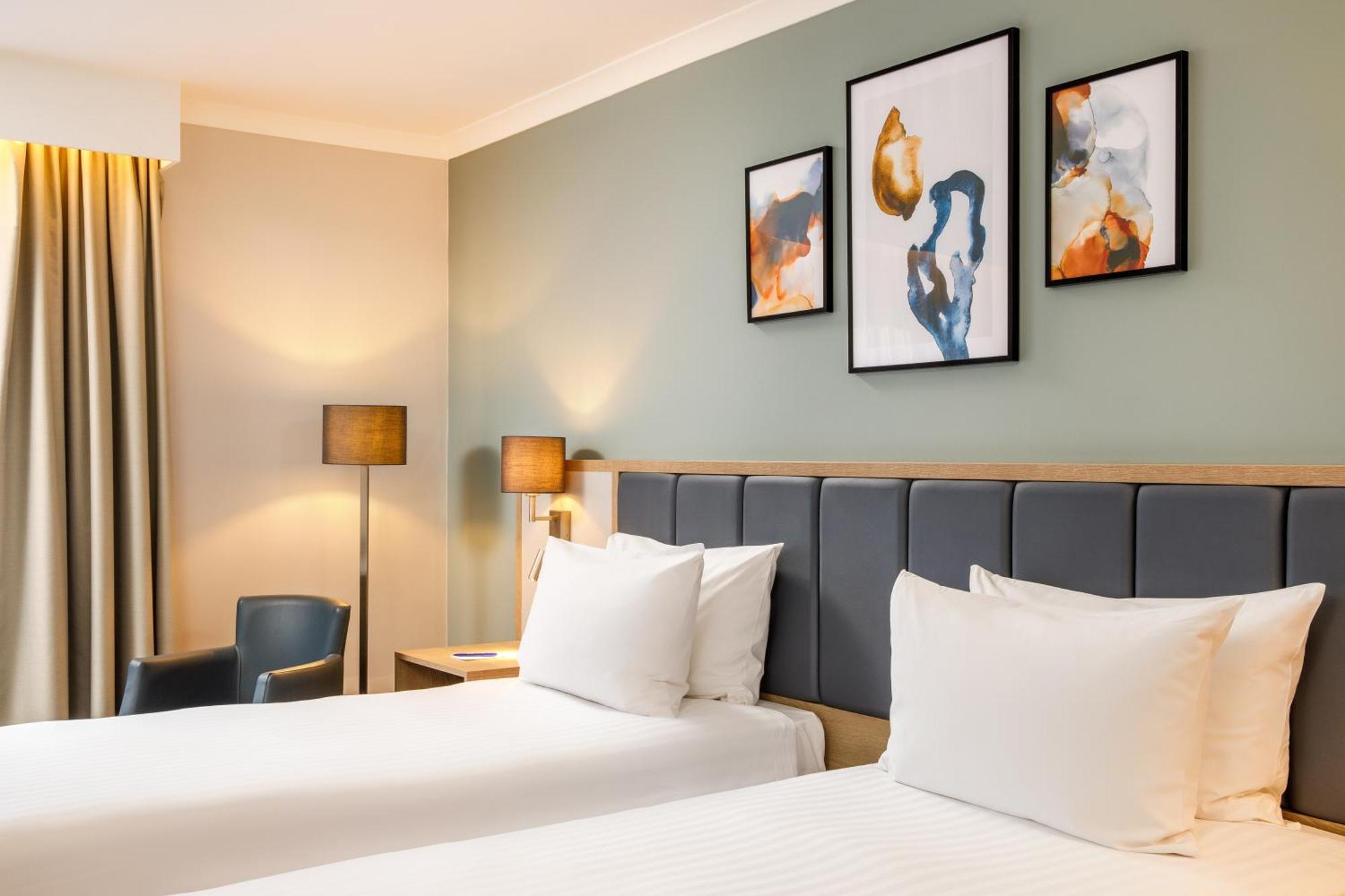 Delta Hotels By Marriott Milton Keynes Exterior photo