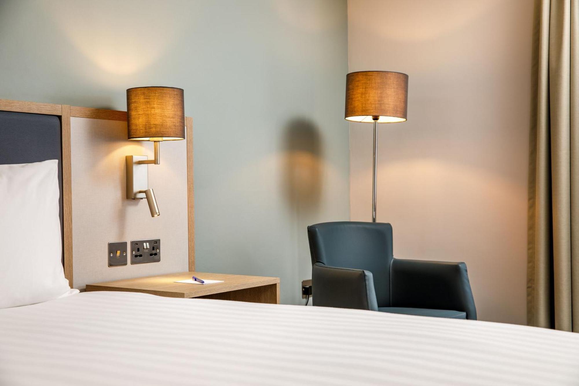 Delta Hotels By Marriott Milton Keynes Exterior photo