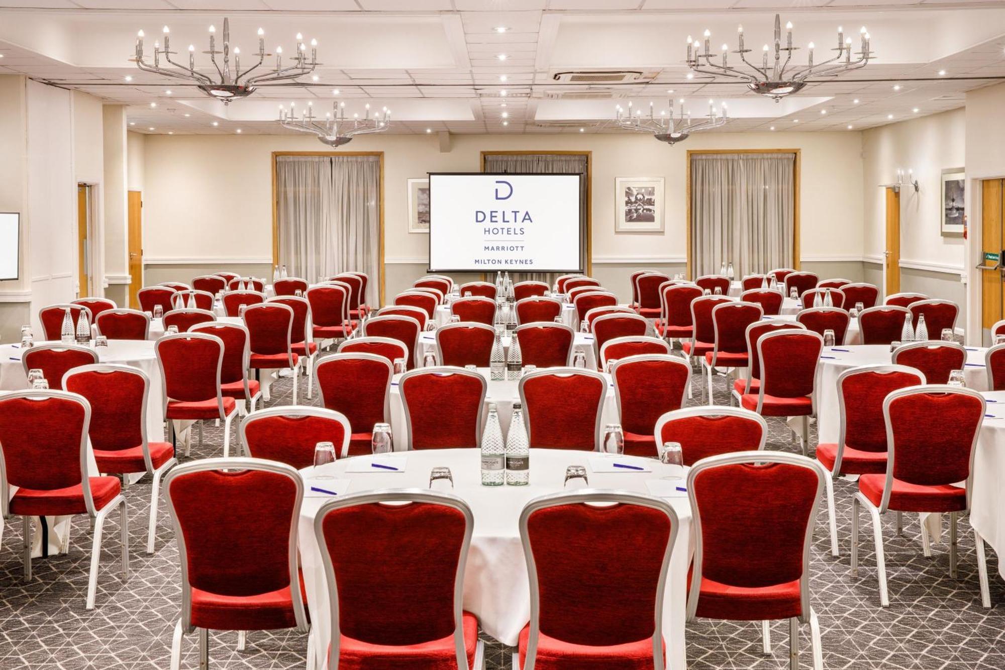 Delta Hotels By Marriott Milton Keynes Exterior photo