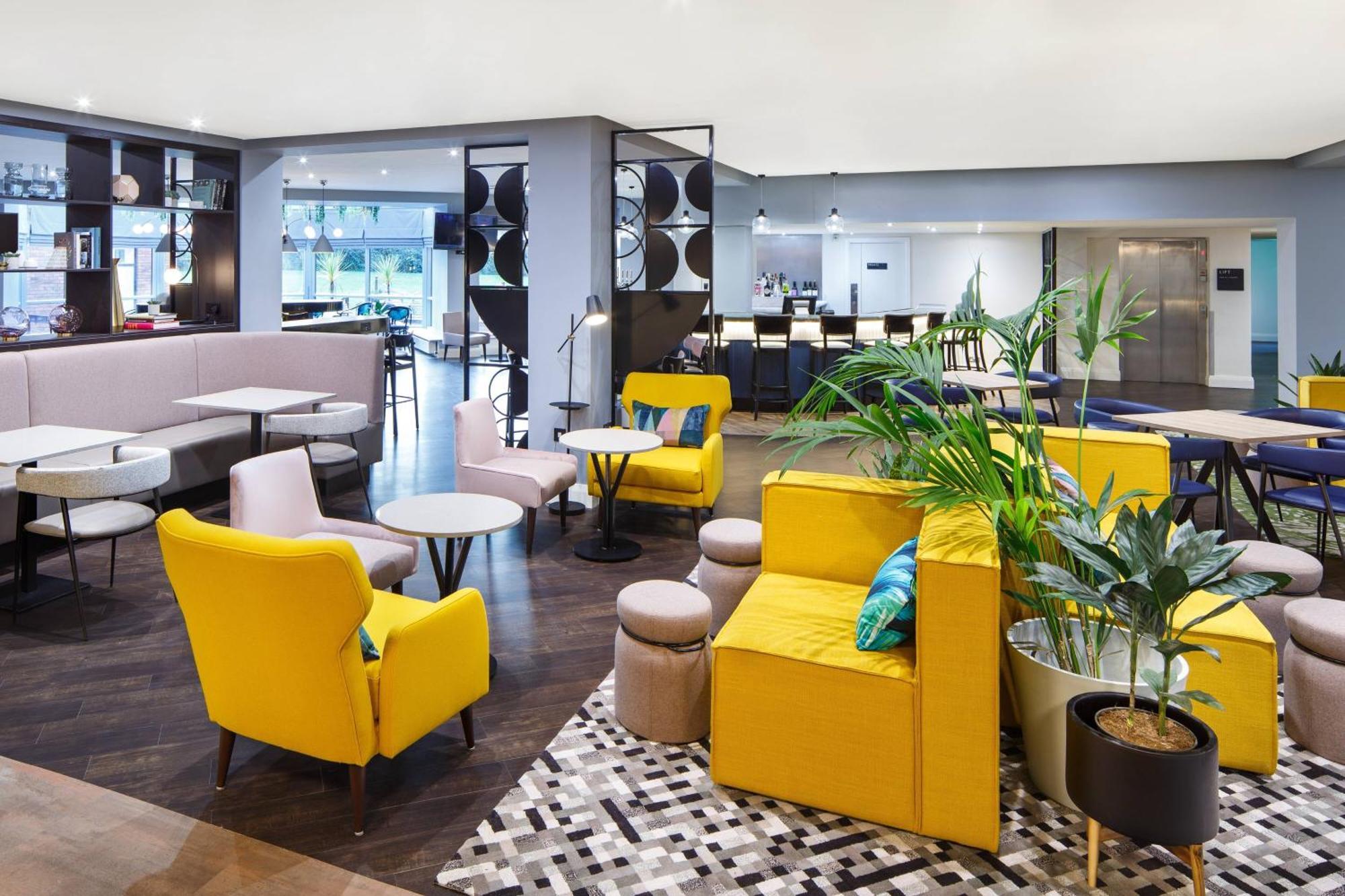 Delta Hotels By Marriott Milton Keynes Exterior photo