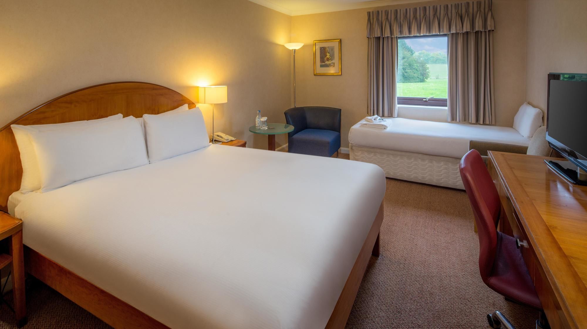 Delta Hotels By Marriott Milton Keynes Exterior photo