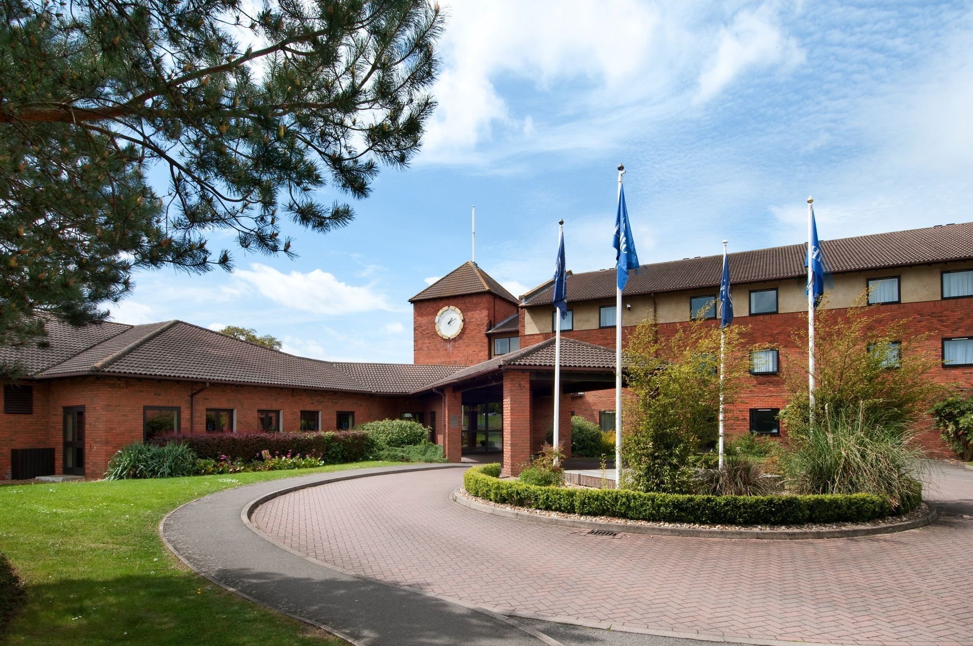 Delta Hotels By Marriott Milton Keynes Exterior photo